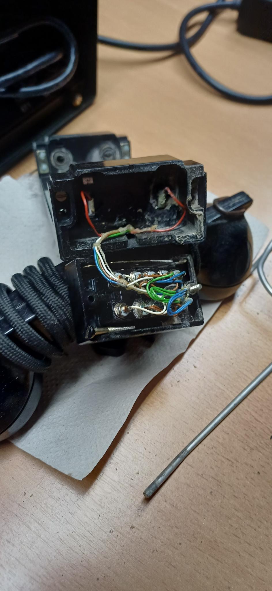 Taking the battery holder apart